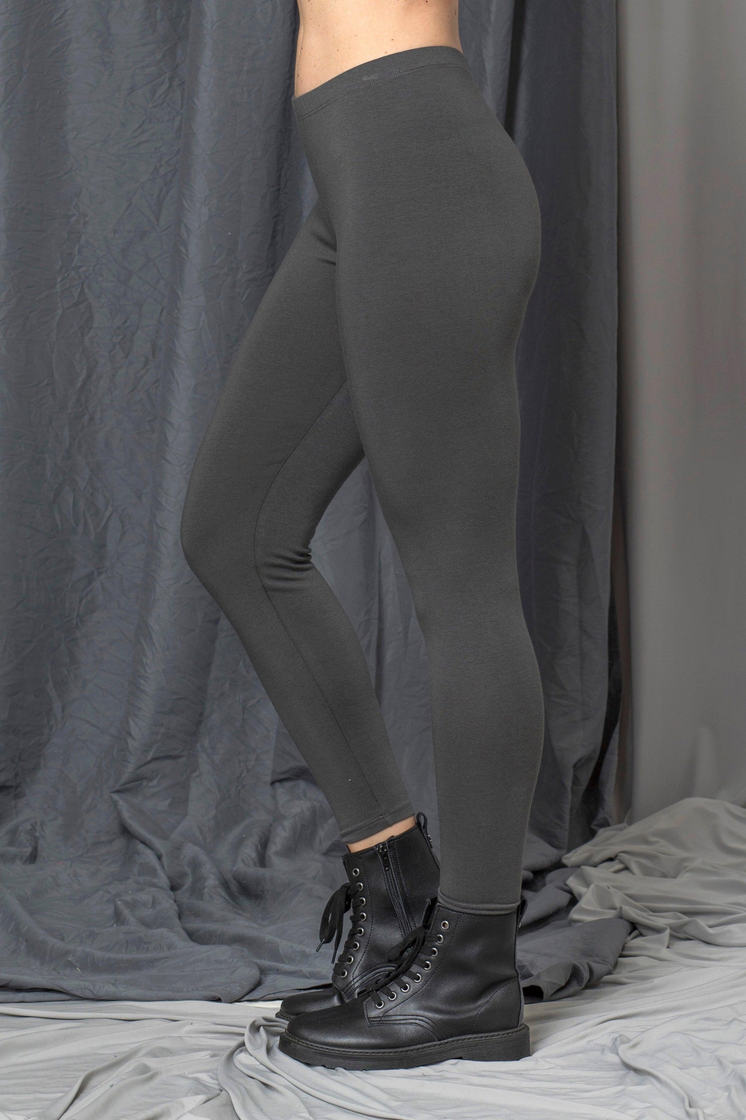 Marilyn Legging - M68816 Chalet bottom front & side
